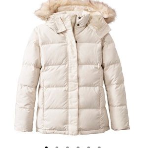 Women’s Ultrawarm XS PET Jacket, S/M Bomber Hat and M Ultrawarm Mittens.